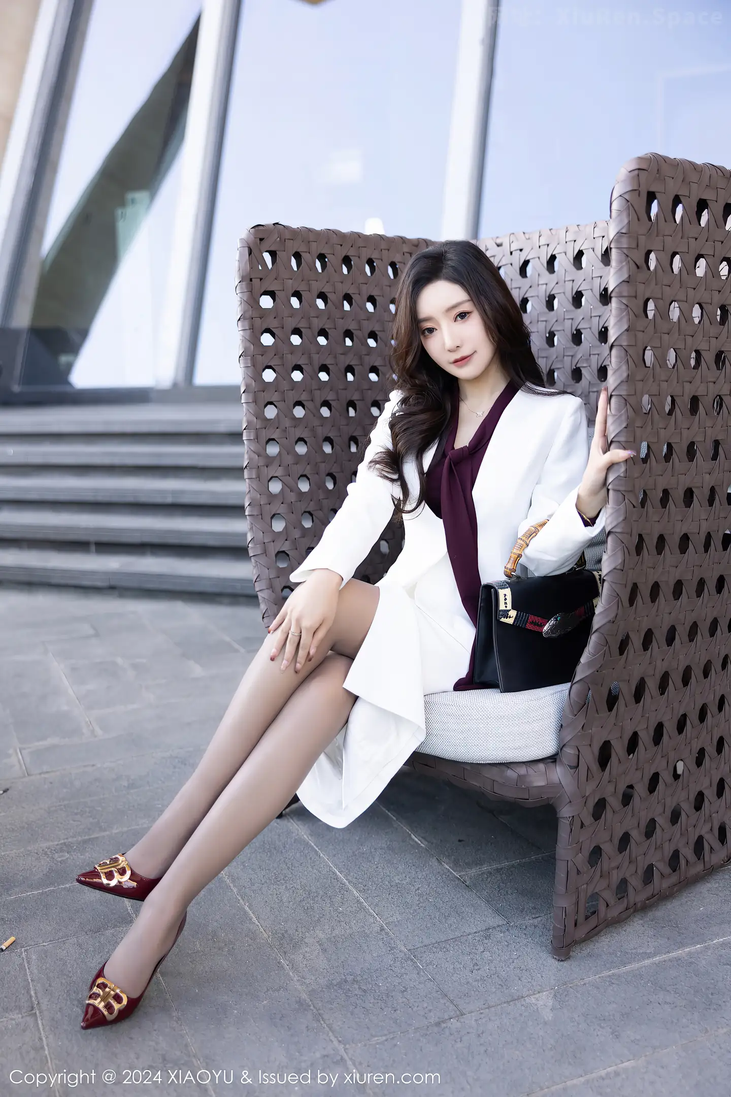 图片[5]-[XiaoYu画语界]Vol.1183 女神王馨瑶yanni白色OL制服露灰色蕾丝内衣配开档黑丝诱惑写真84P-秀人网官方网站